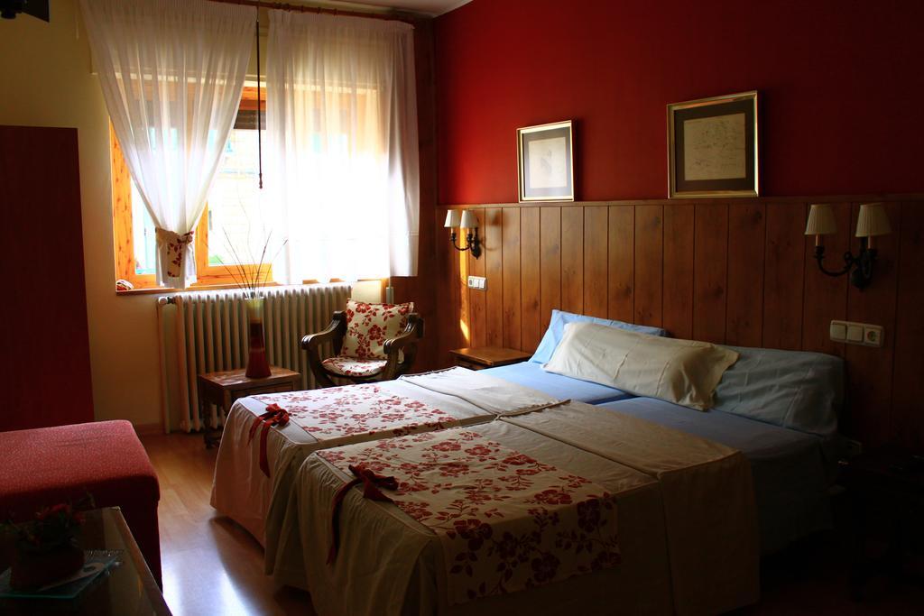 Hostal Escartin Sabiñánigo الغرفة الصورة