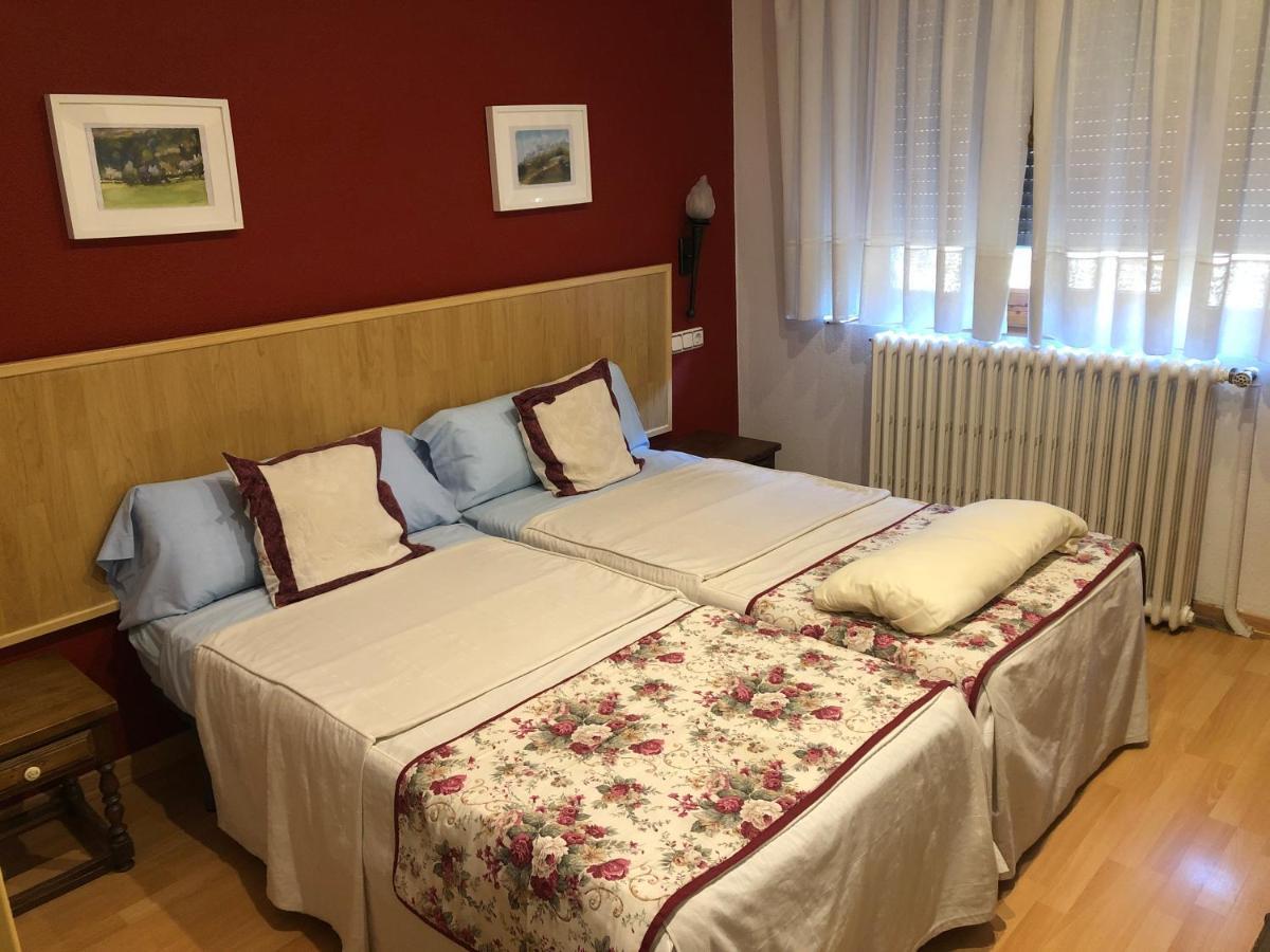 Hostal Escartin Sabiñánigo المظهر الخارجي الصورة