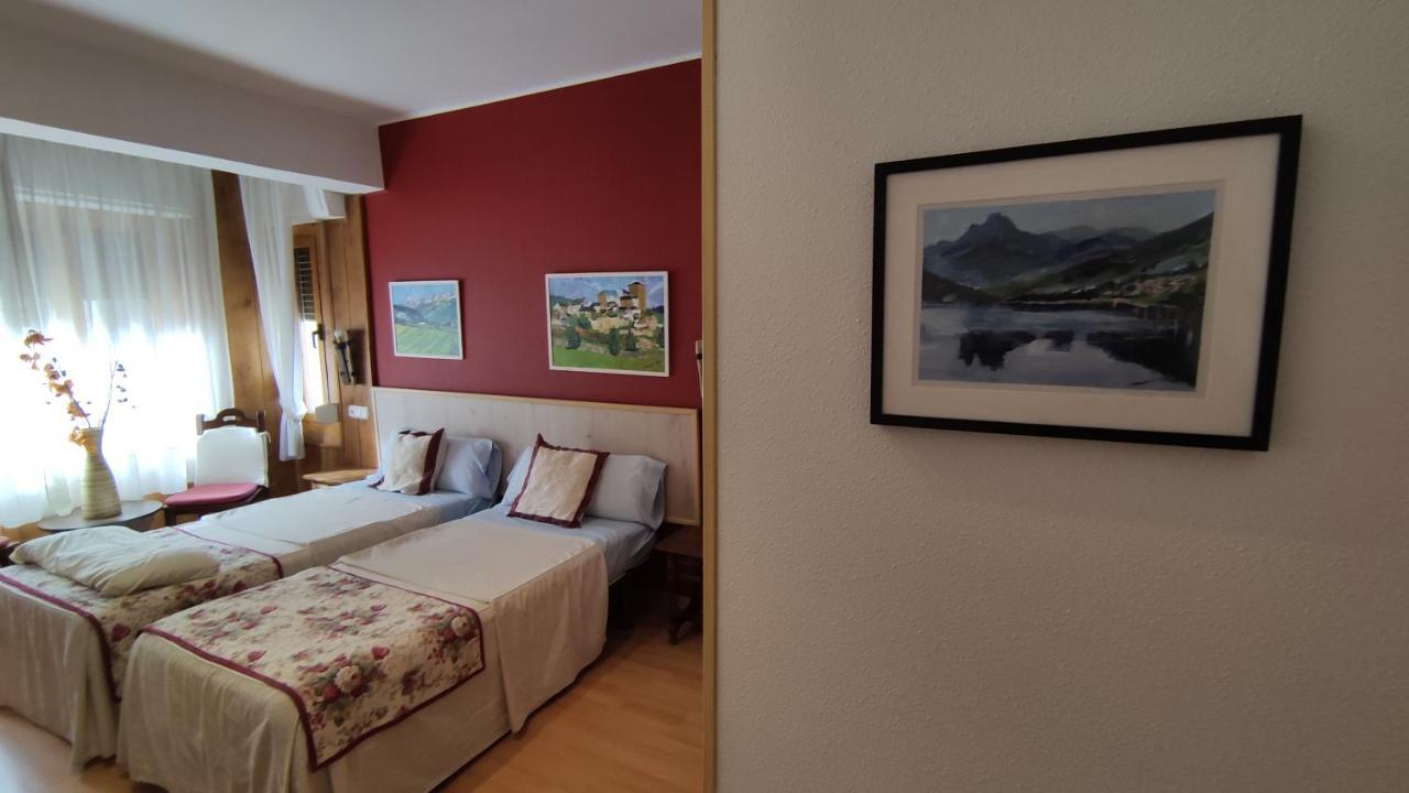 Hostal Escartin Sabiñánigo المظهر الخارجي الصورة