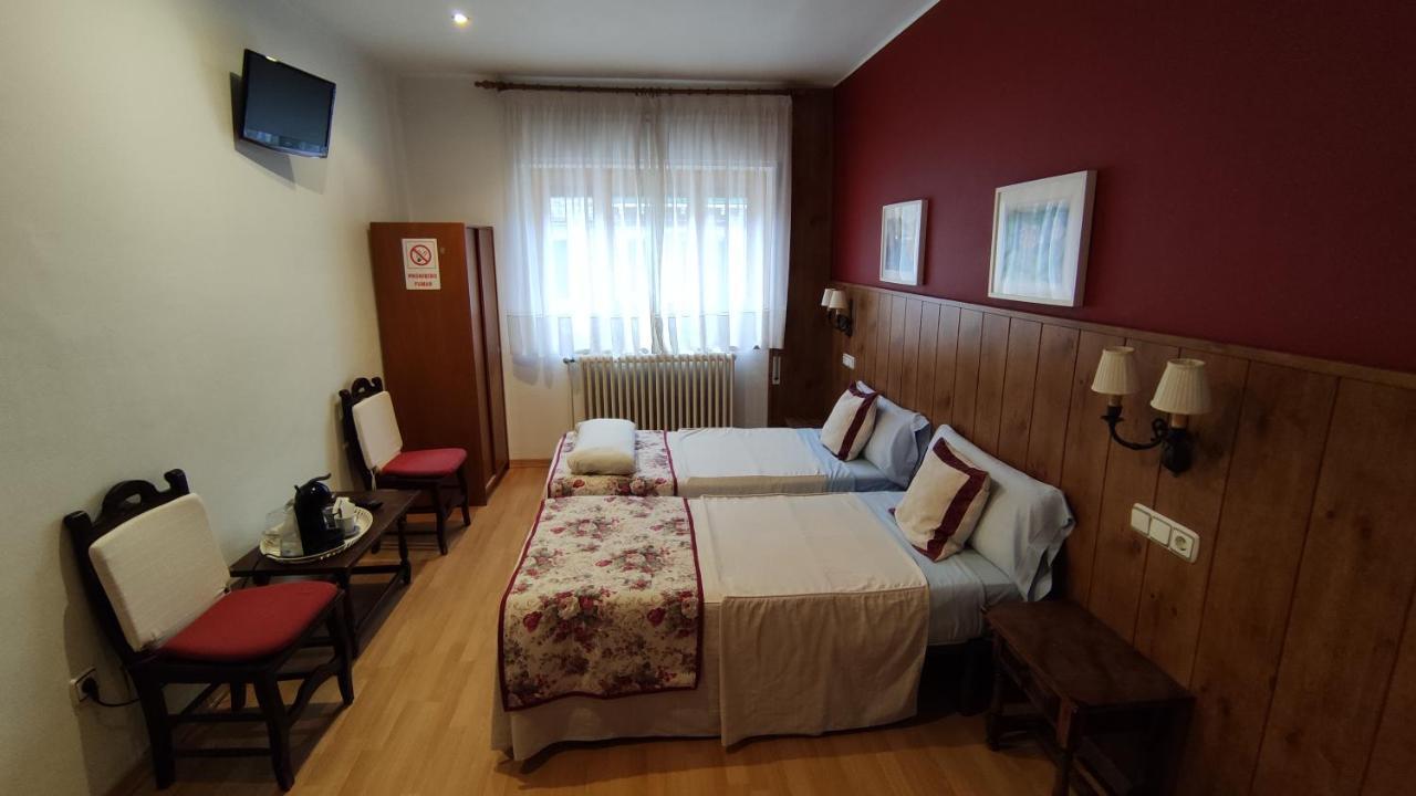 Hostal Escartin Sabiñánigo المظهر الخارجي الصورة