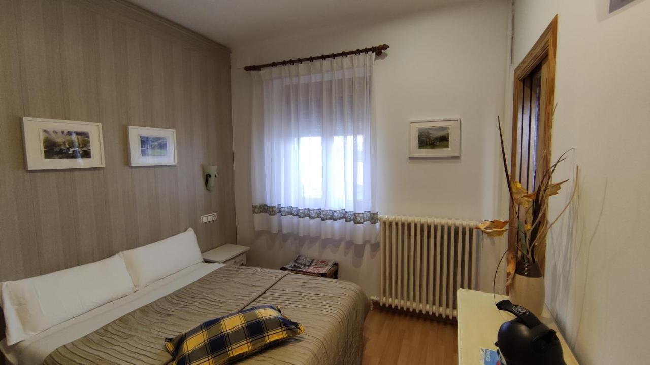 Hostal Escartin Sabiñánigo المظهر الخارجي الصورة